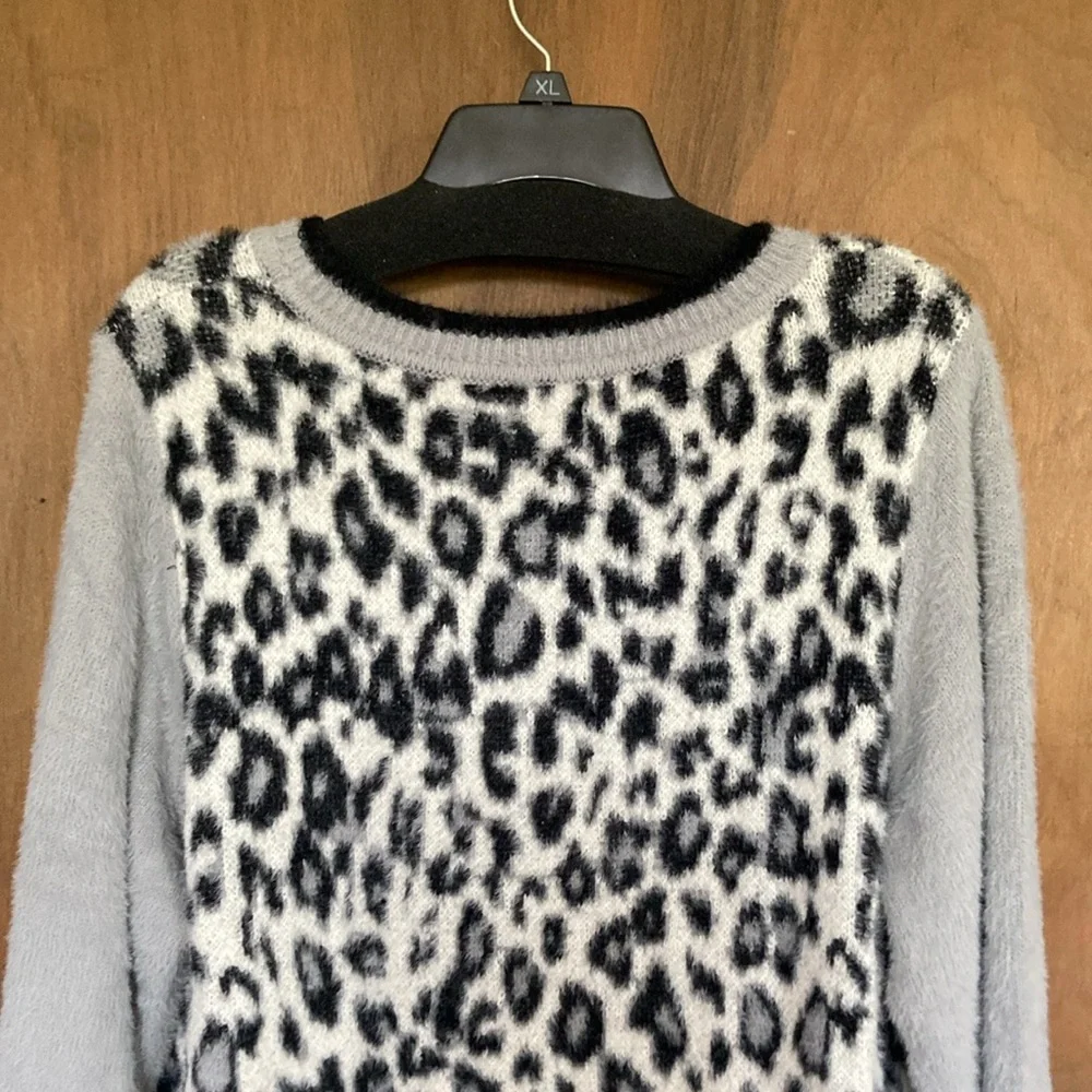 Relist2/18 Skye’s the Limit abstract animal print comfy soft sweater 2X - Picture 7 of 17